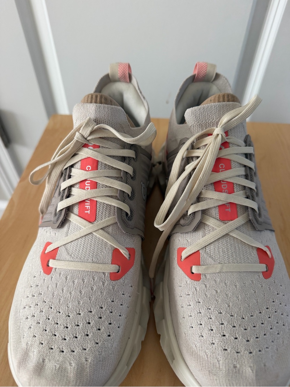 CLOUDSWIFT 4 On Running Beige Sneakers with Coral Accents